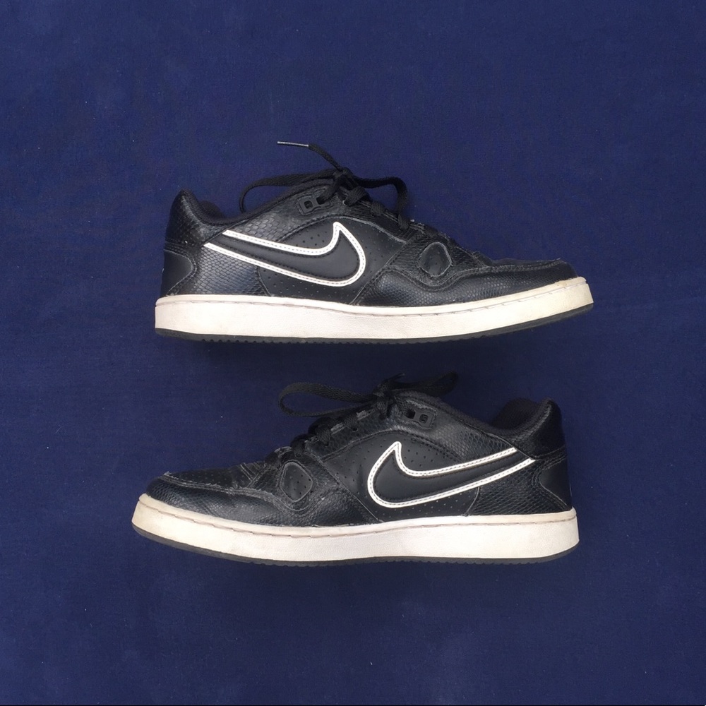 Nike Women’s Son of Force Shoes